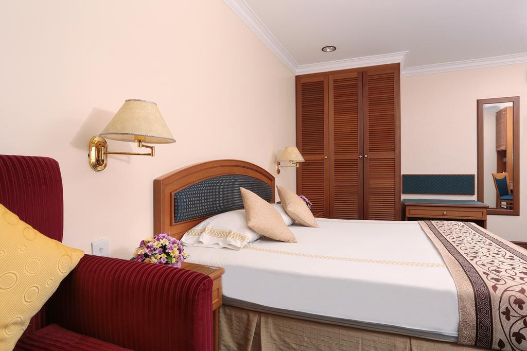 Hotel Sentosa Kuala Belait Номер фото
