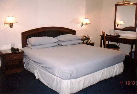 Hotel Sentosa Kuala Belait Экстерьер фото